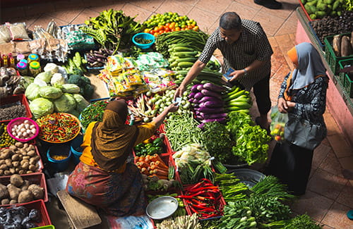 people-purchasing-veggies-at-siti-khatijah-market-in-malaysia.jpg
