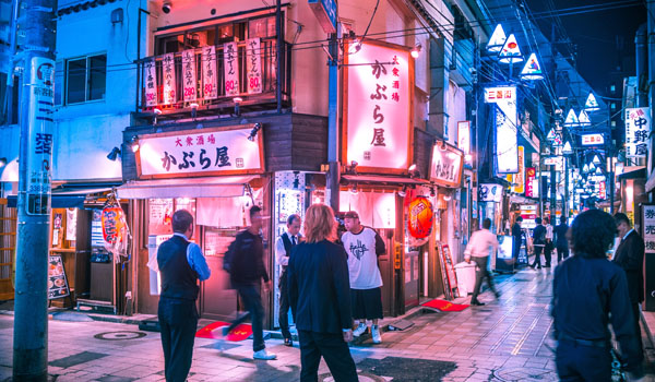 people-walking-in-tokyo-japan