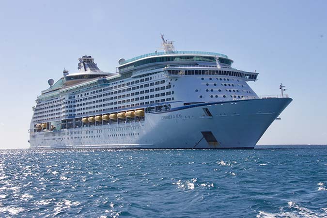 cruise-ship-in-water-how-to-choose-the-best-travel-medical-insurance