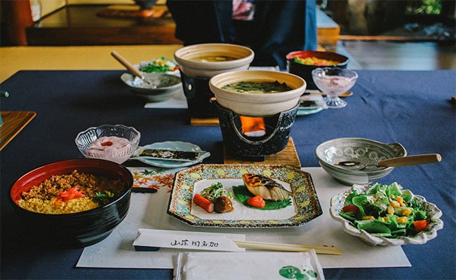 traditional-japanese-food-in-fukuoka-japan