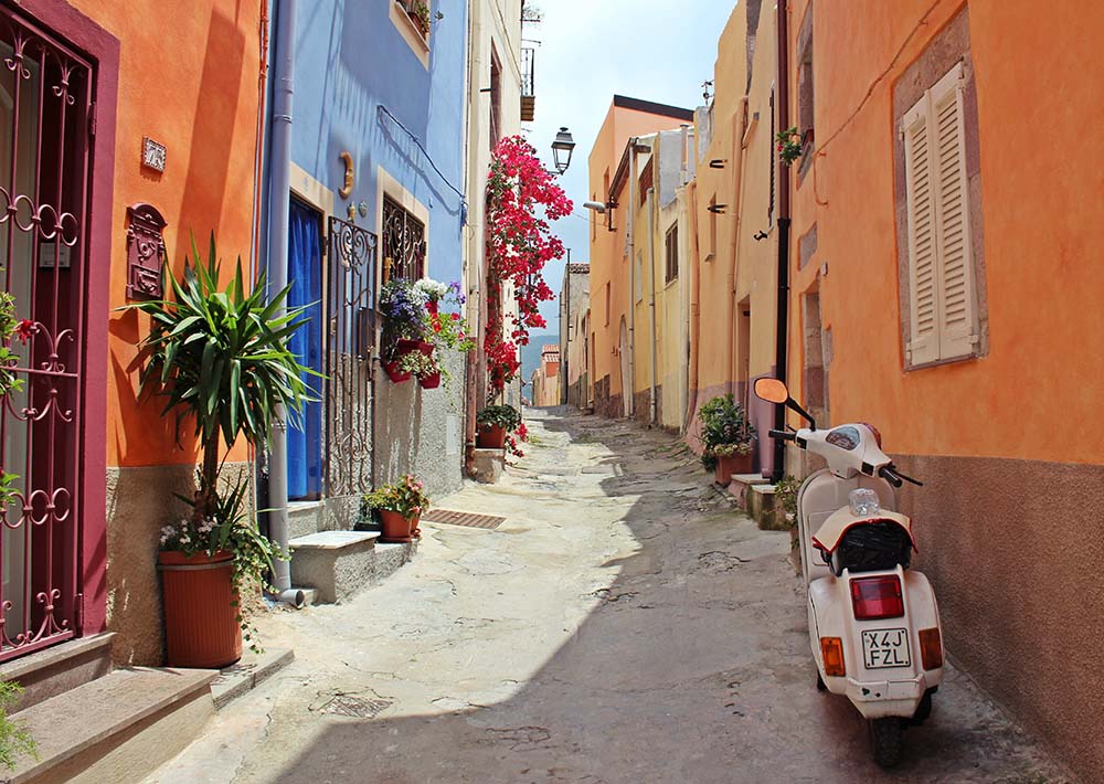colorful-street-in-italy