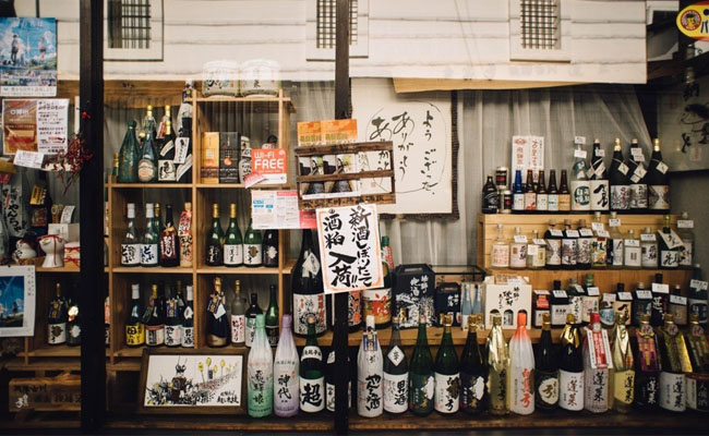 window-display-of-japanese-alcohol