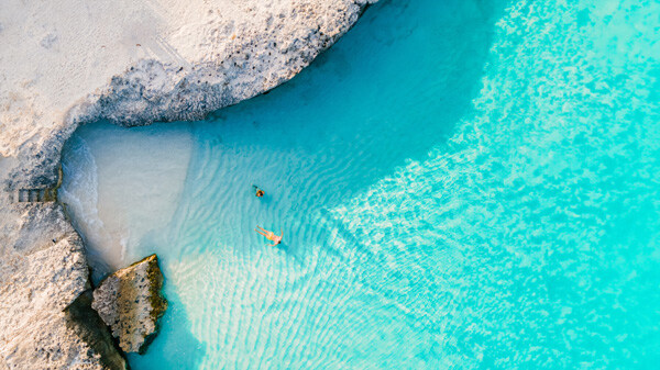 tres-trapi-steps-triple-steps-beach-aruba--a-popular-beach