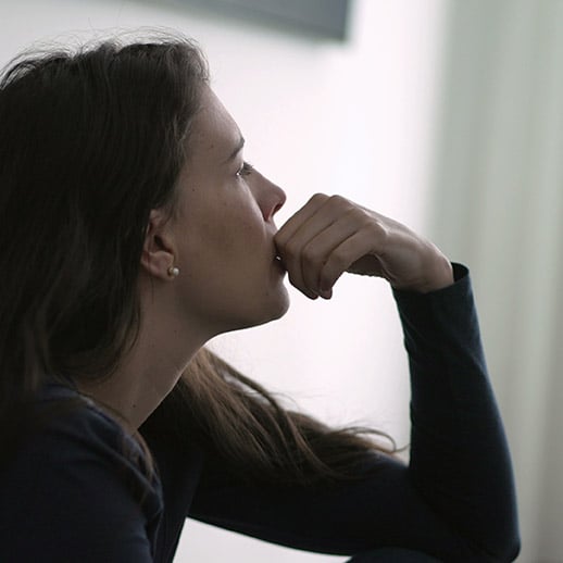 concerned-mom-visiting-usa