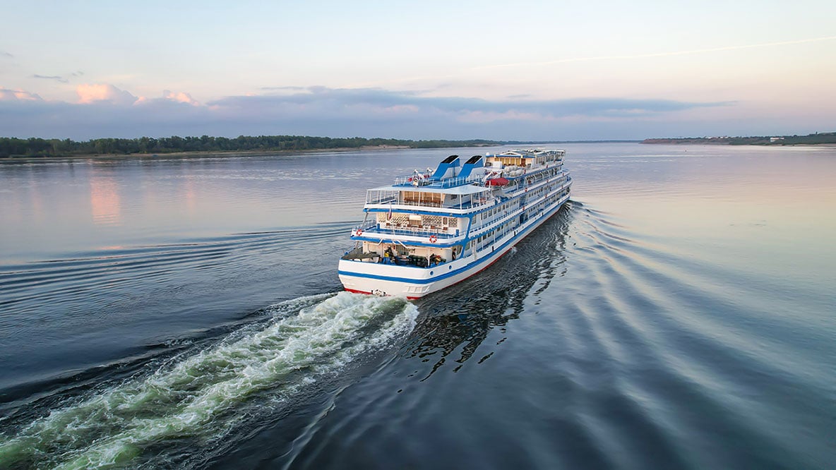 passenger-ship-on-a-cruise-on-the-volga-river-in passenger-ship-on-a-cruise-on-the-volga-river-in